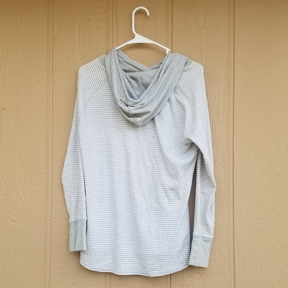 SOLD Hooded Long Sleeve Eddie Bauer top - Picture 4 of 5
